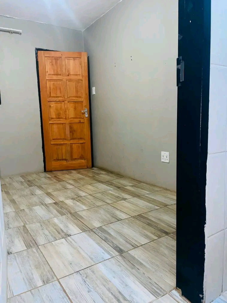 Room available r2000 extension 4 for more inf  in Mamelodi