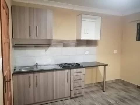Rental next to mall
1 bedroom cottage 
r440  in Birch Acres