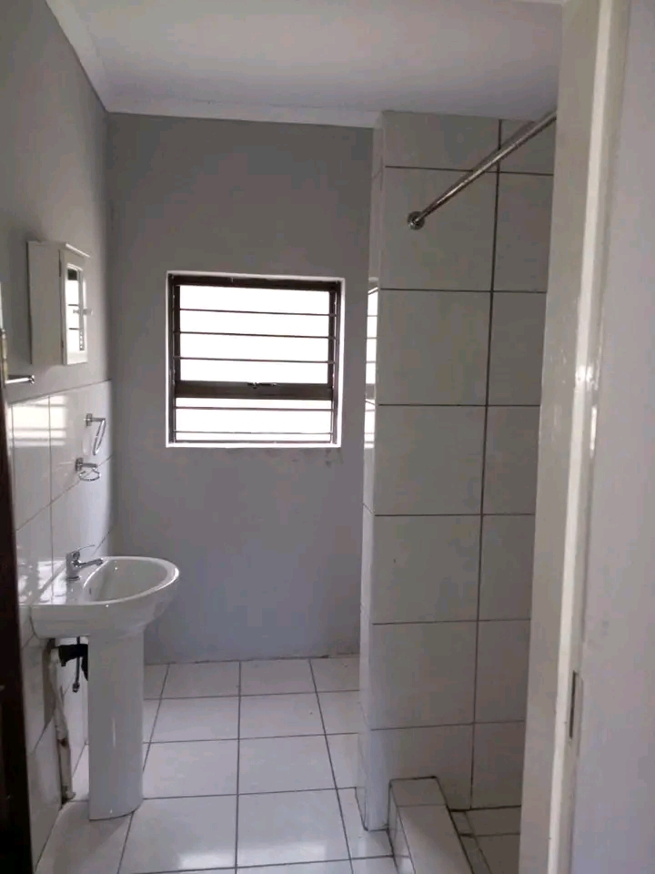 1 bedroom cottage to let in glen austin. rent  in Midrand