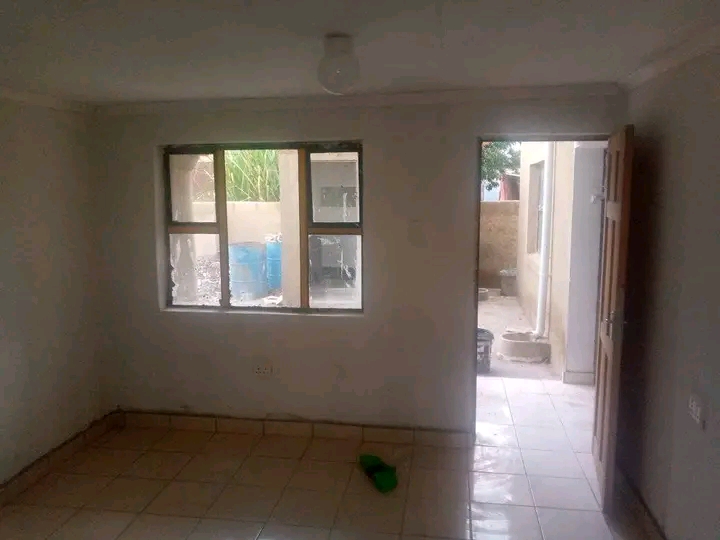 New room available 01 may
greenfield close t  in Thokoza