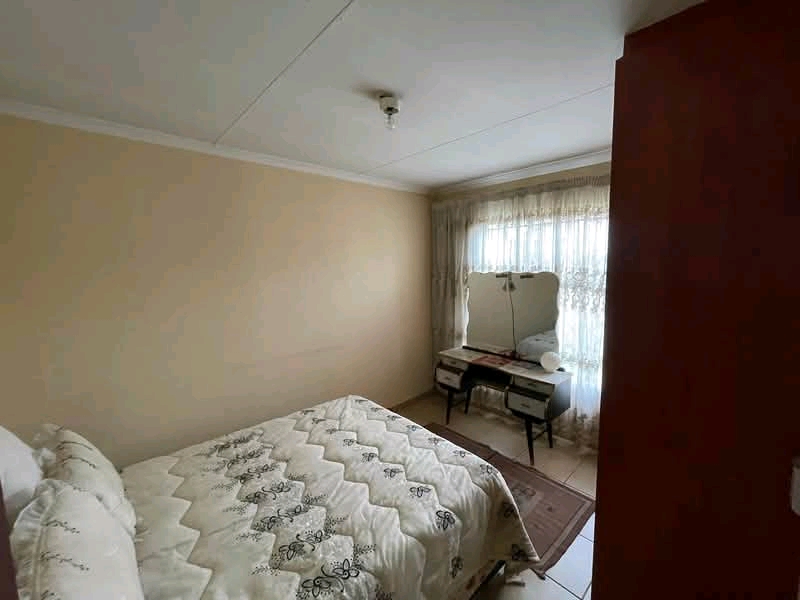 House in gardens
available immediately 
ren  in Leondale