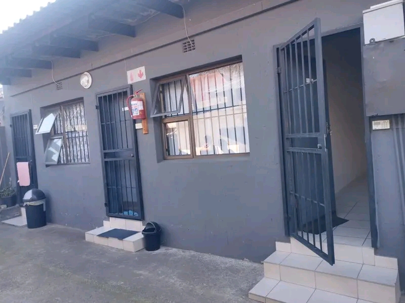 Room to let available immediately along persi  in Malvern