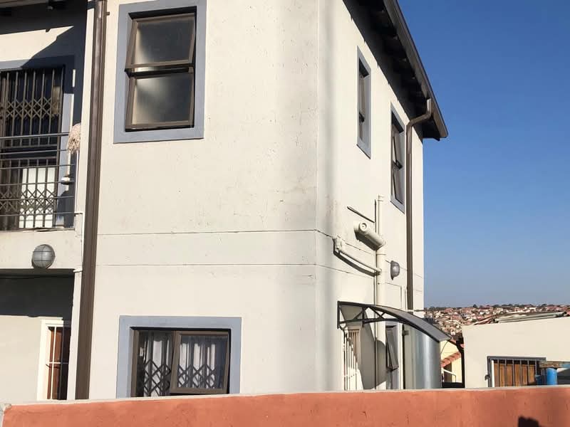 7 bedroom house for sale in ext 10. going for  in Cosmo City