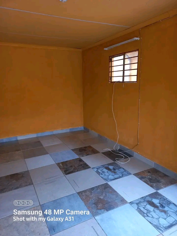 Room to rent available at ext 02 behind zcc p  in Vosloorus