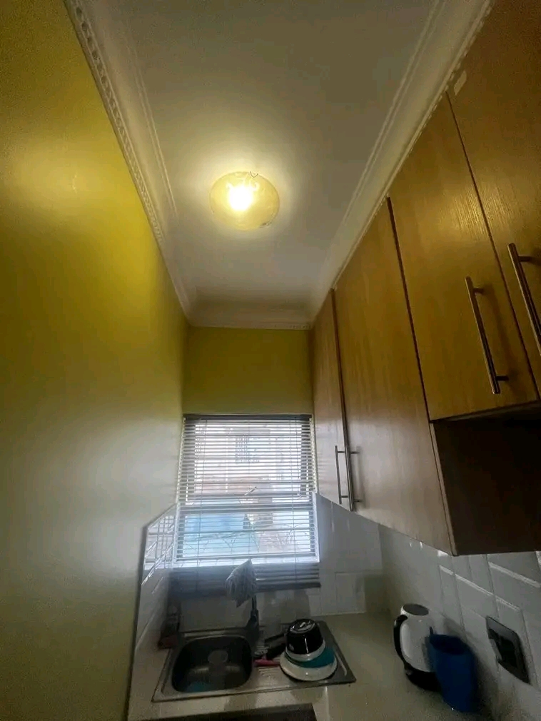 Bachelor available in ext 10
rent r4400
com  in Cosmo City