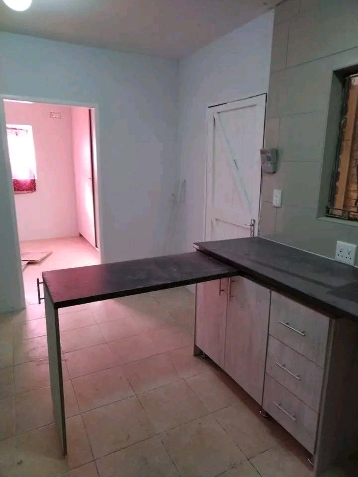 1 bedroom flat available in ext 11 near tollg  in Ebony Park
