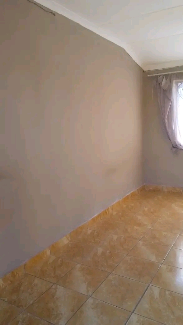 2 room zozo at orlando east opposite diepkloo  in Diepkloof