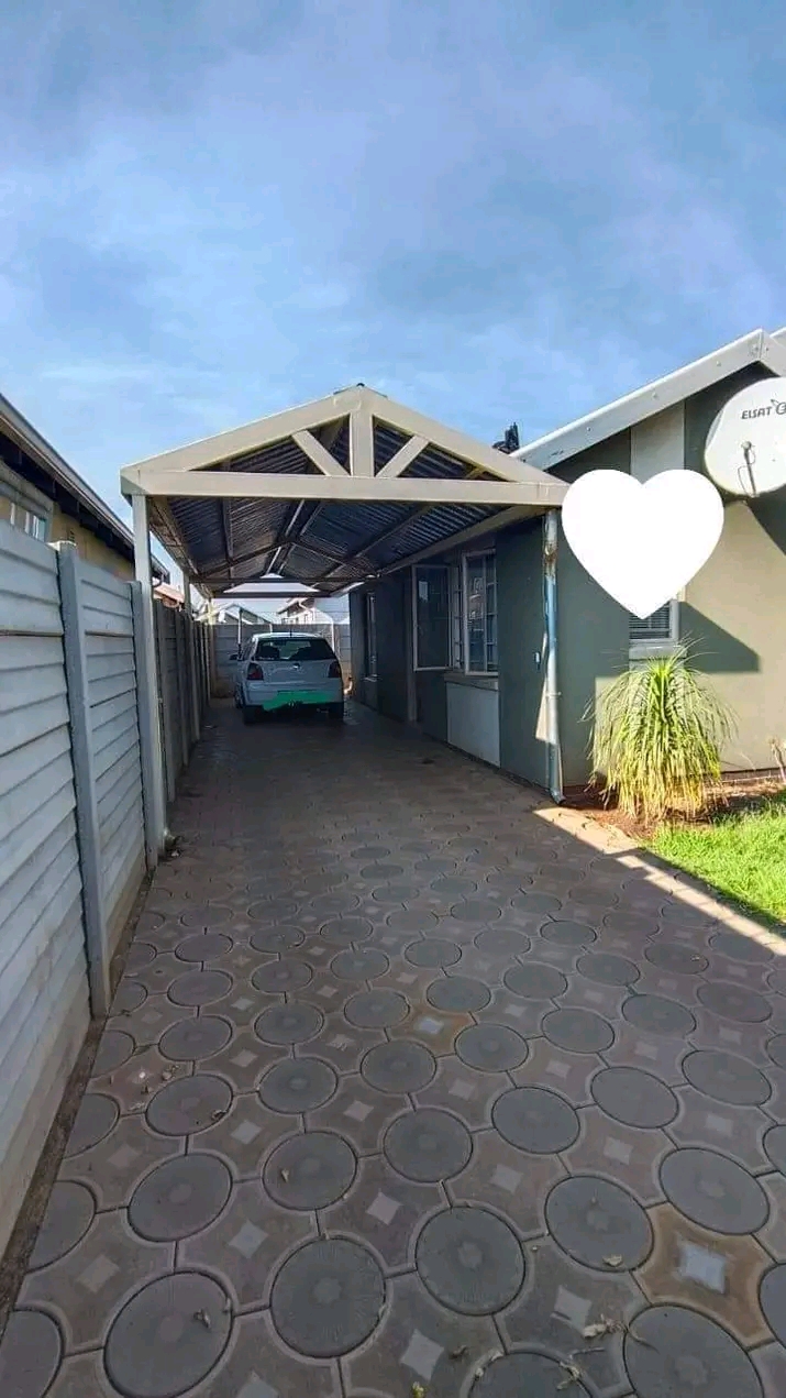 House to rent at  ext10
*2 bedrooms, main wi  in Sky City