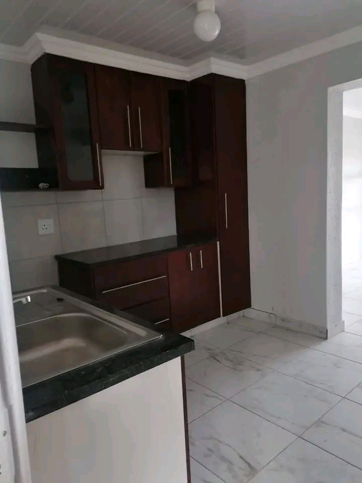 Cottage available in ex1 immediately with 
f  in Rabie ridge