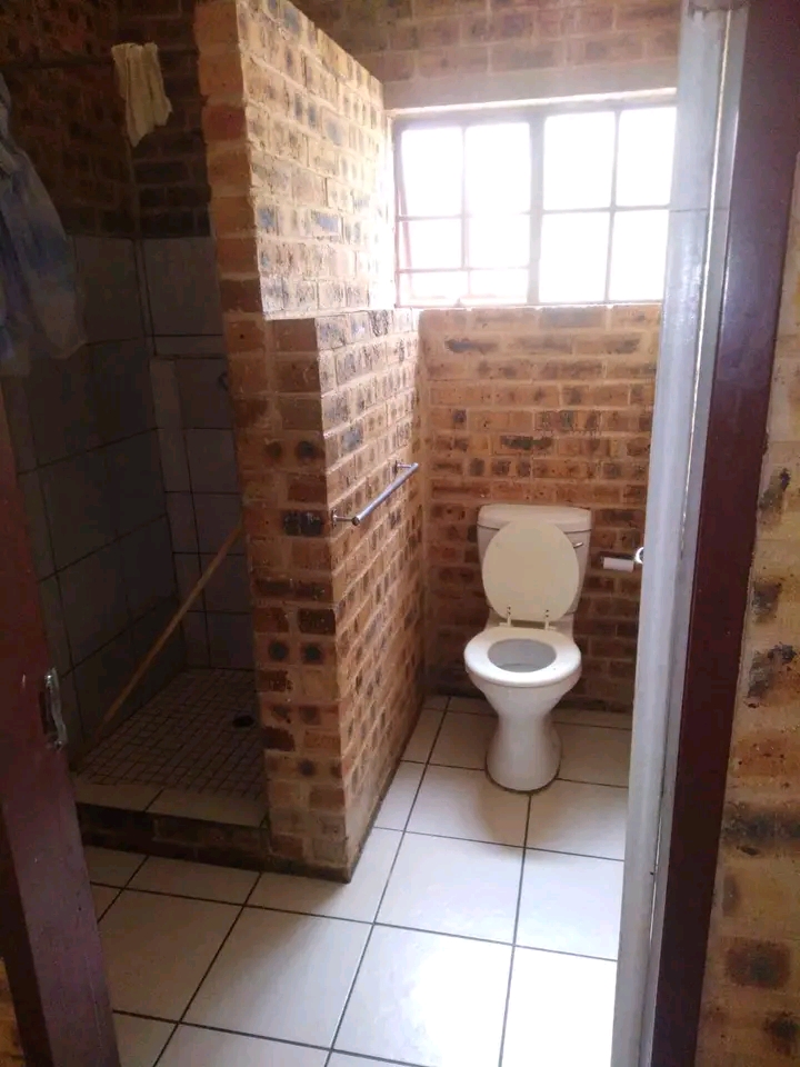 I have a room to rent in a flat water and ele  in Lyndhurst
