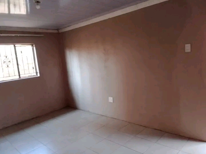 Big room available in ext 3
garage size
r18  in Dobsonville