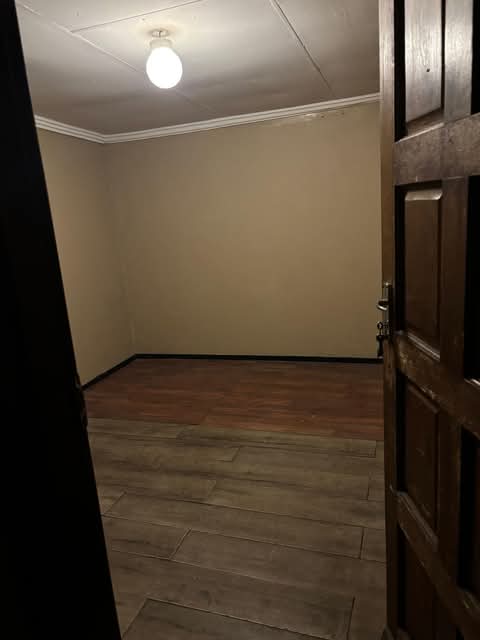Room available immediately.! 🏠
key detail  in Ivory Park