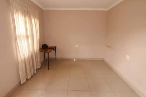Still available to rent in  white city for 25  in White City Jabavu