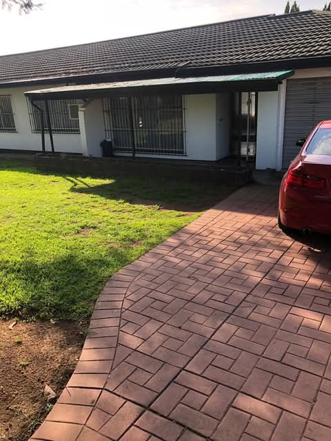 Full house 3 bedroomed for rental it covers e  in Birchleigh