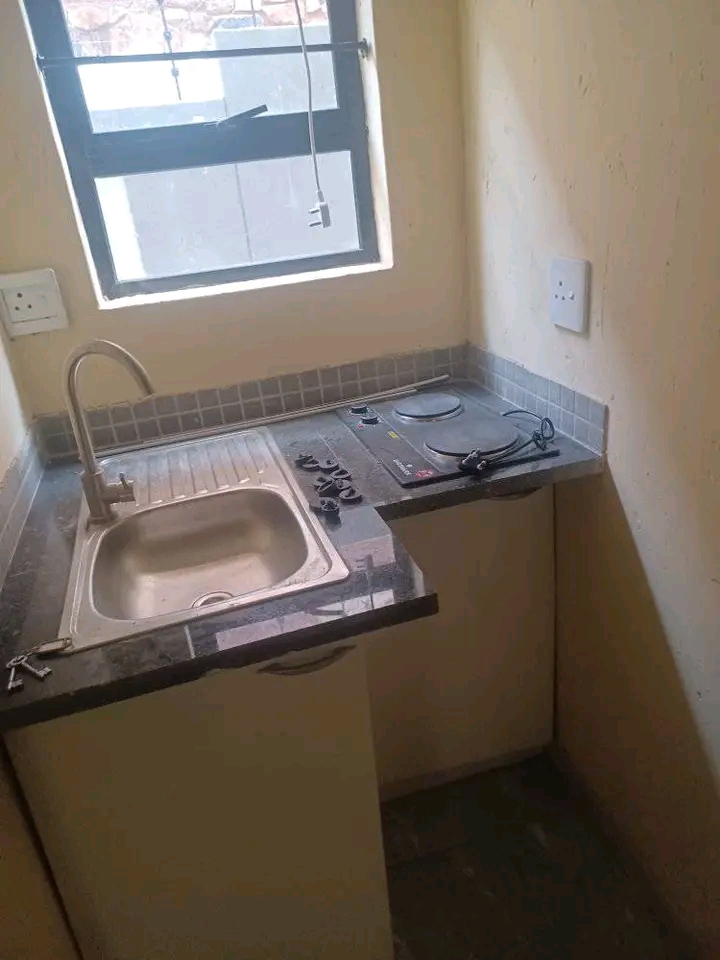 Brand new place to rent for 2700
unlimited f  in Yeoville