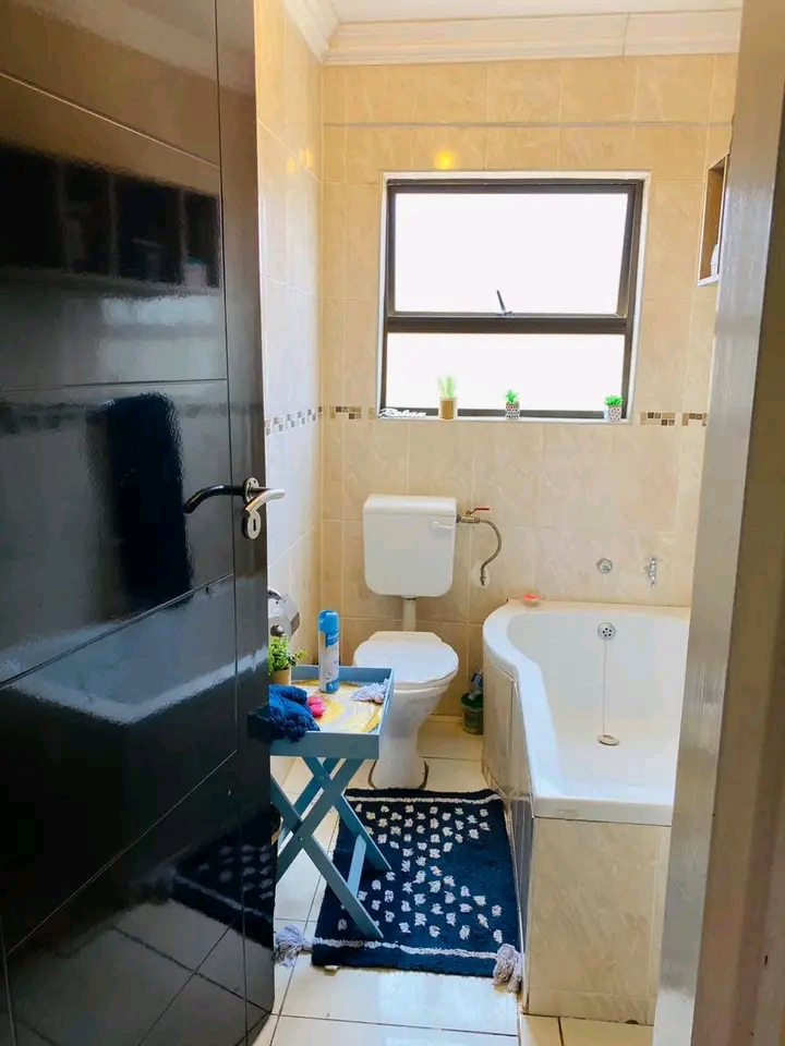 🏡 beautiful double storey house to rent av  in Dawn Park