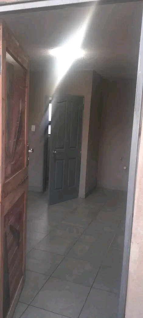 Room available for rental in motsu
own toile  in Tembisa
