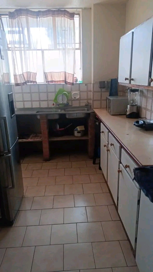 Bedroom room available immediately water and   in Sunnyside
