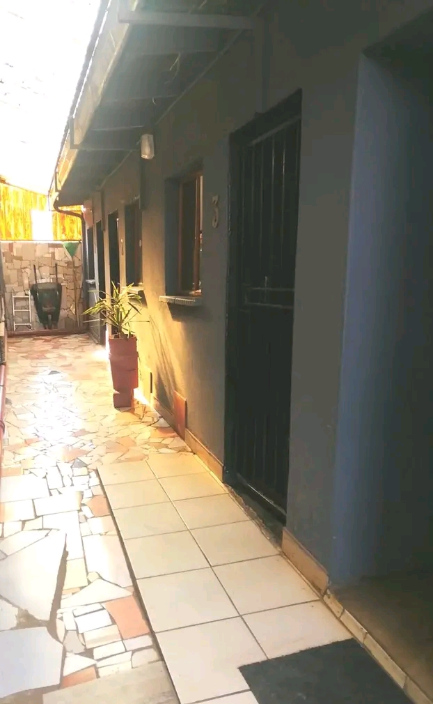 Room available in dobsonville ext 3 island re  in Dobsonville