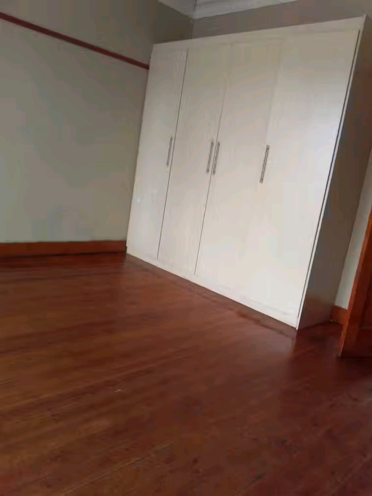 Available to rent now.
3bedrooms with 2 toil  in Kensington
