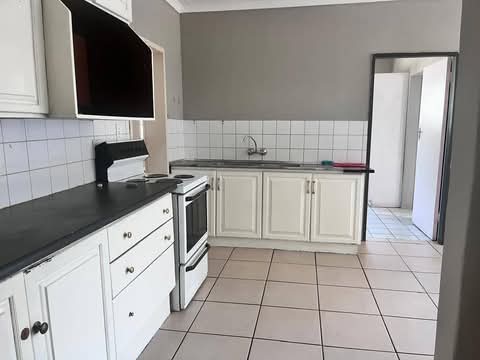 An immaculate and spacious flat to rent close  in Silverton