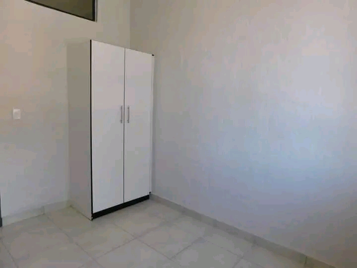 Room available for a lady at 275 main street   in Johannesburg