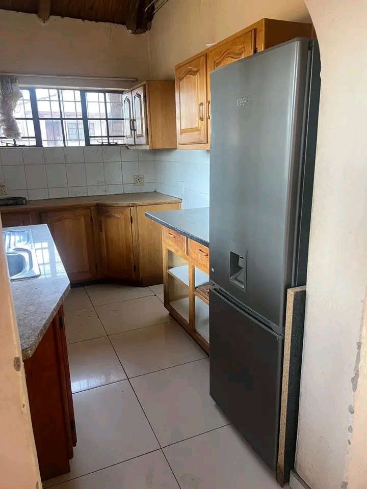 2 rooms with beds available for rent close to  in Glen Austin