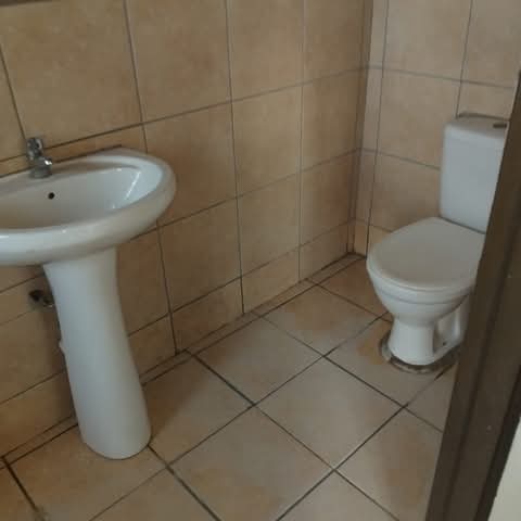En-suite room to rent in ext. 8
bachelor roo  in Protea Glen
