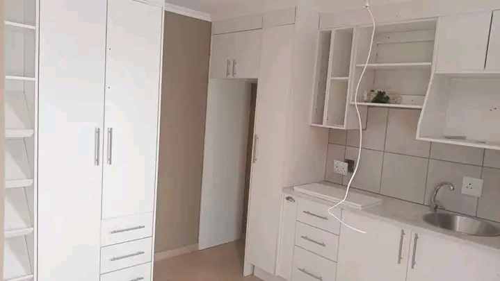 Bachelor available for rent 🏡 
centurion   in Olievenhoutbosch