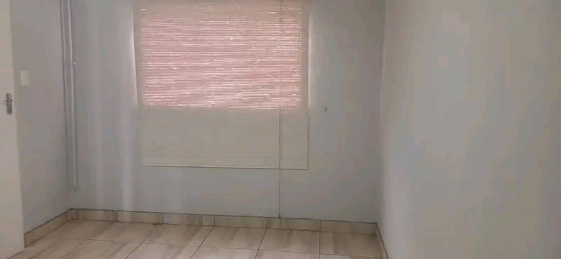 2 bedroom cottage for 8000 water and electric  in Kensington