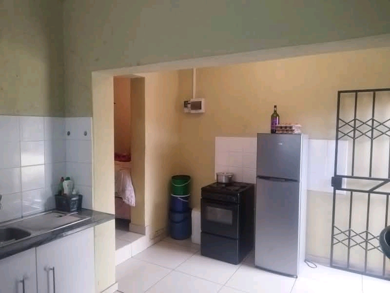 1 bedroom cottage coming with a  fitted kitch  in Norkem Park