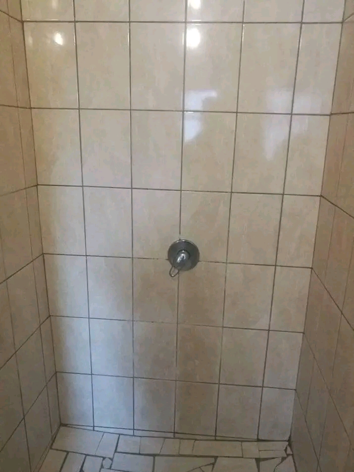 Big ensuite available immediately in zone 5 n  in Meadowlands