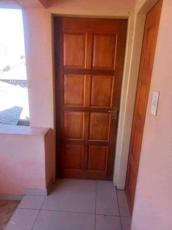Bachelor room available immediately for renta  in Diepkloof