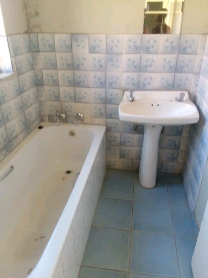A loan standing 3  bedroom house available fo  in Vosloorus