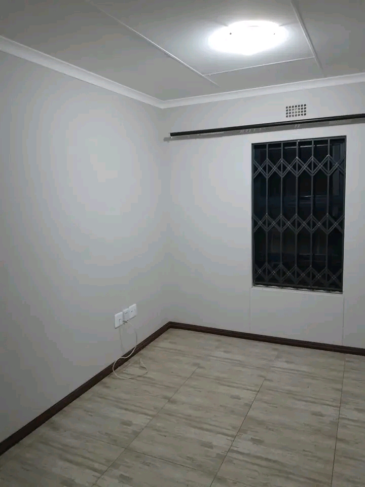2 bedroom house (stand alone)available for re  in Clayville