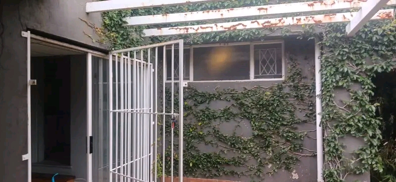 2 bedroom cottage for 8000 water and electric  in Kensington