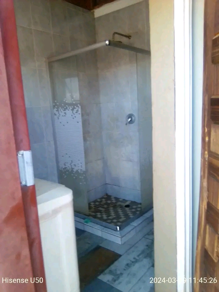 Room to rent in ext 13 (soweto). rent r800 ou  in Protea Glen