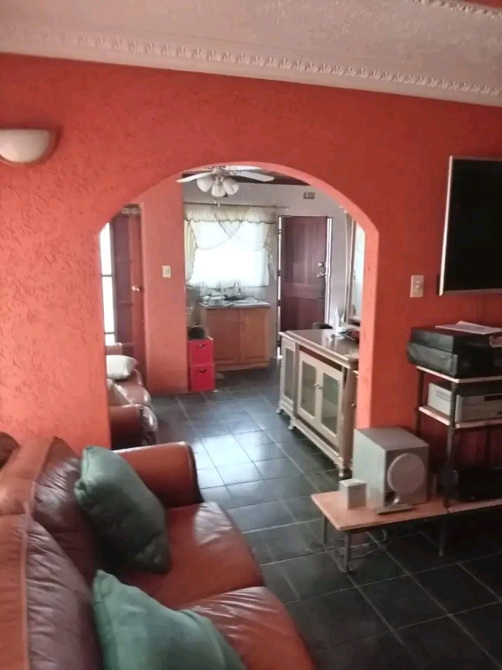 Rental at soweto, three bedrooms, shower and   in Molestane