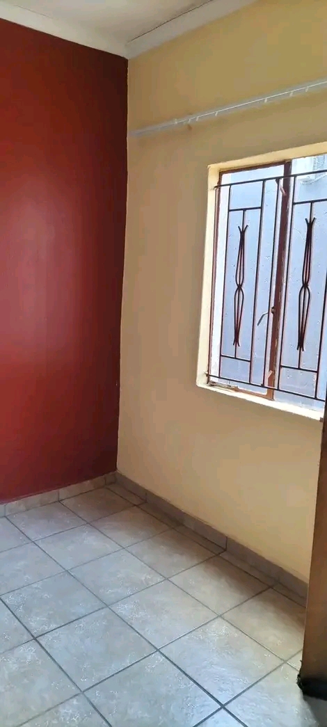 Bachelor  comes with kitchen cupboards with s  in Birch Acres