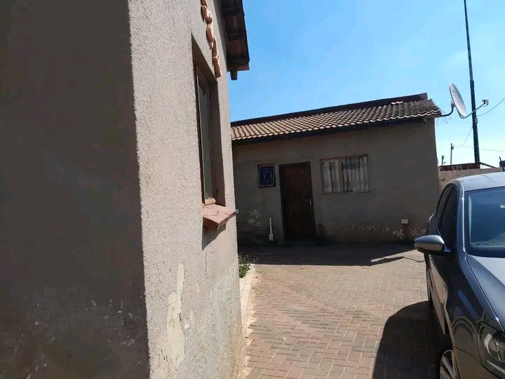 1 bedroom cottage available in east field for  in Vosloorus