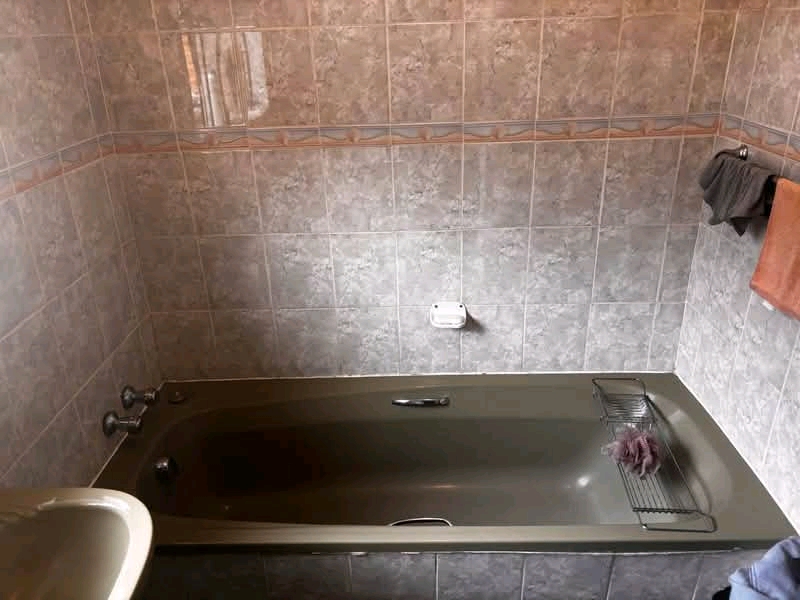 1 separate bedroom cottage with fitted kitche  in Norkem Park