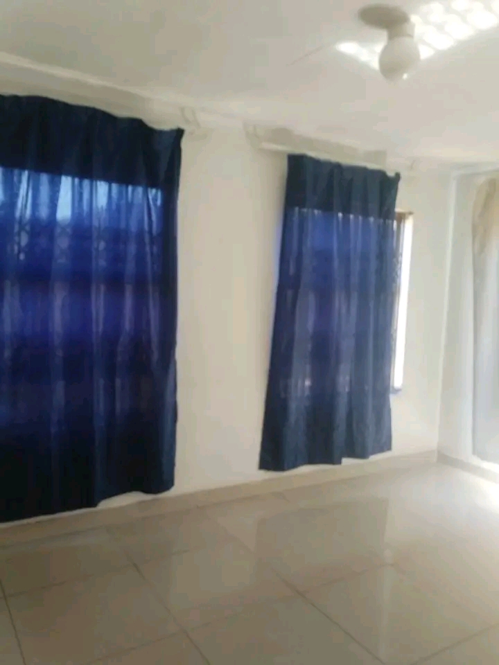 2 bedroom house in north near usave rent is r  in Mofolo