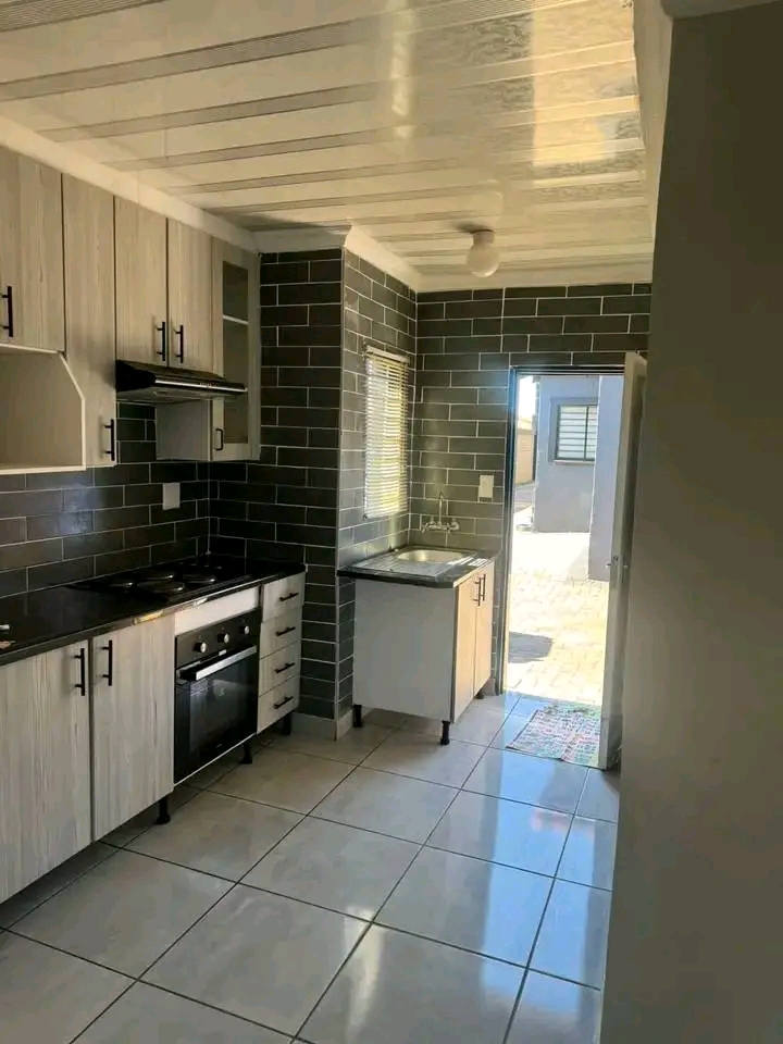 1 bedroom available immediately! own shower o  in Hospital View