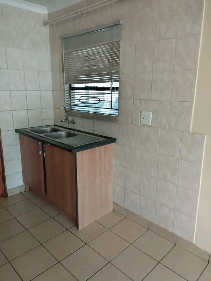3 bedroom house  with the fitted wardrobe,fit  in Clayville
