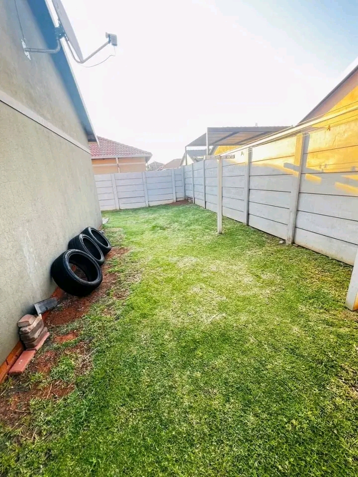 Neat & clean 3 bedroom house available 1st se  in Alberton