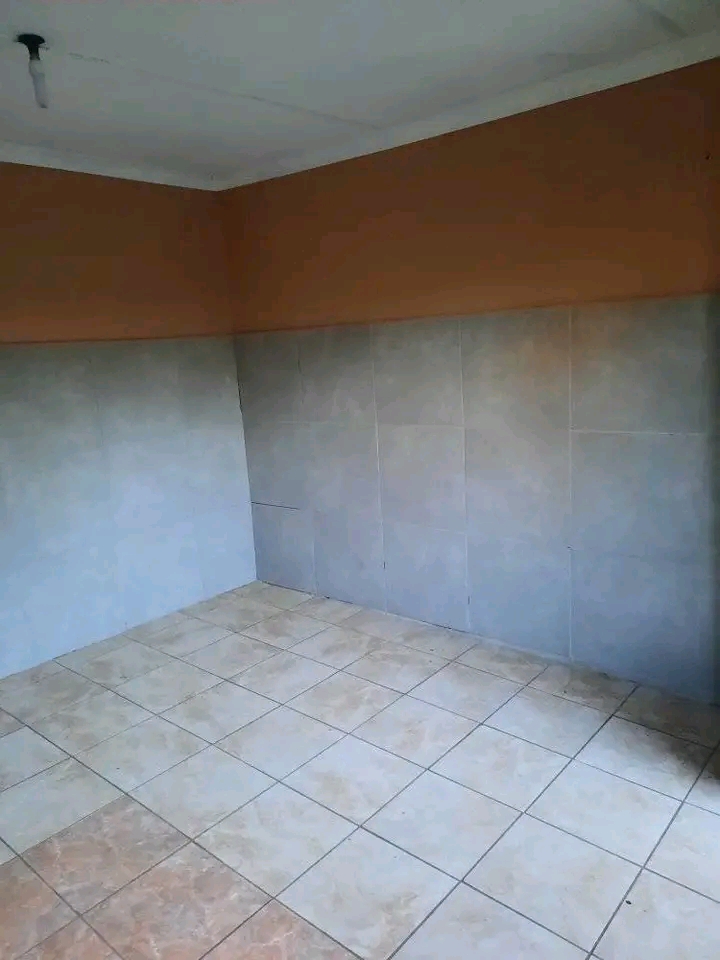 Room to rent at ext2 next to zcc church 1800   in Kaalfontein