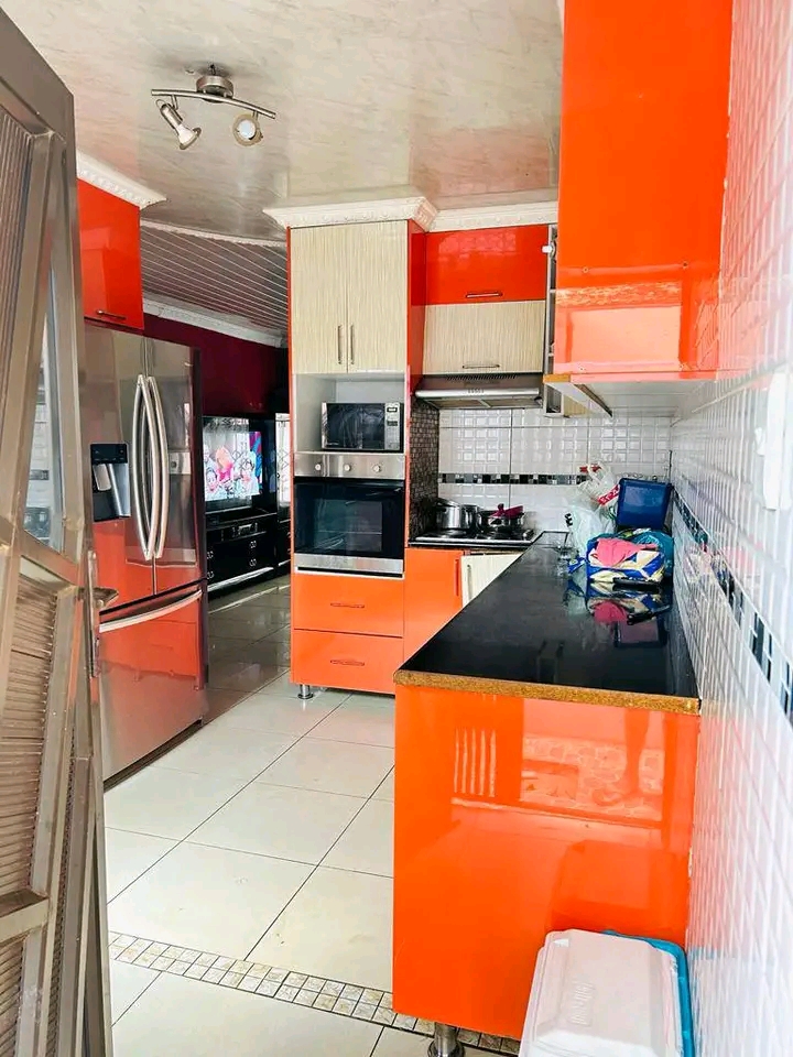 2 bedroom house with 1 empty outside room  ho  in Protea Glen