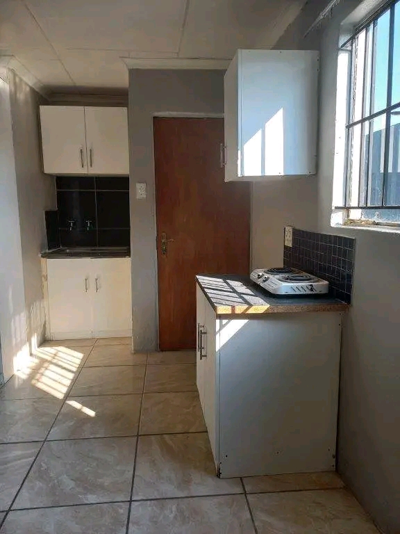 A spacious cottage available for rent from 1   in Cosmo City