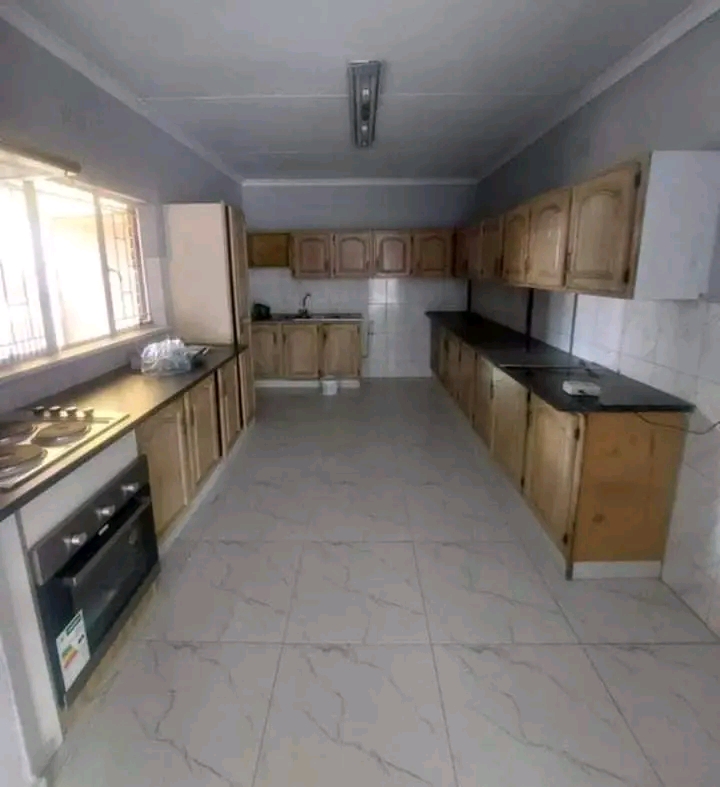 🏡 randhart - rental - 3 beds house for ren  in Alberton
