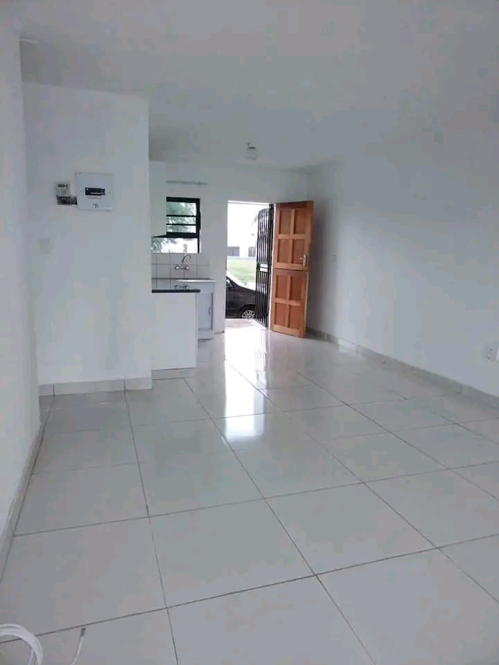 2 bedroom apartment available to rent📍
fu  in Spruitview